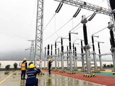 貴南鐵路“樣板”牽引變配電所一次受電成功